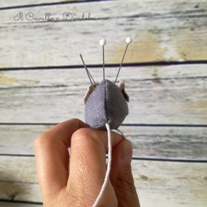 Pincushion ring in the shape of a mouse. image 4