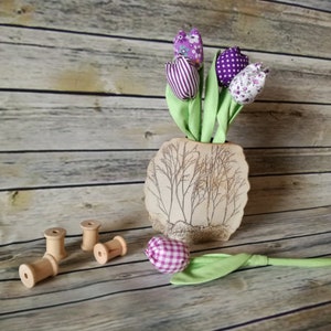Mazzo di tulipani in puro cotone bianco, lilla e viola cuciti a mano