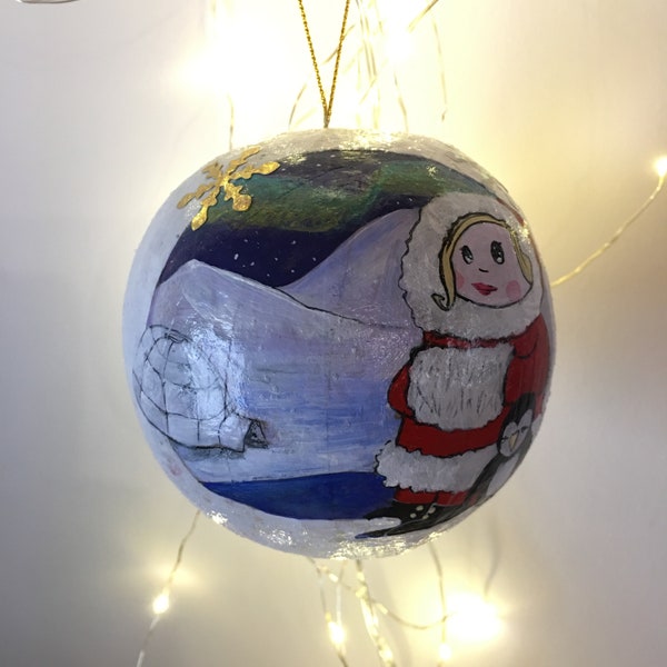 Boule de noël en papier mâche décoré ~ petite esquimau sur la banquise