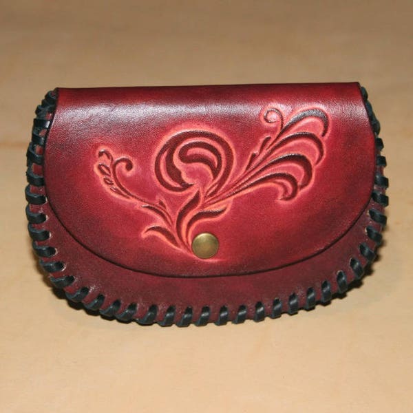 Pochette, porte monnaie violet foncé en cuir repoussé