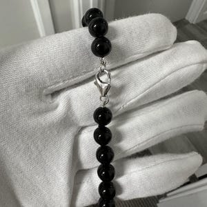 Collar de cuentas de piedra preciosa de ónix negro pulido genuino de 8 mm para hombres y mujeres, unisex / cierre de langosta de plata esterlina 925, varias longitudes
