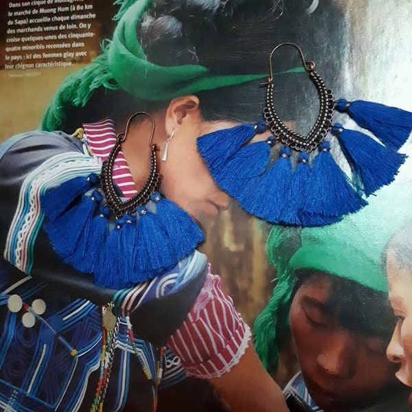boucle d'oreille  pompons bleu 8 cm cuivre ethnique tribal