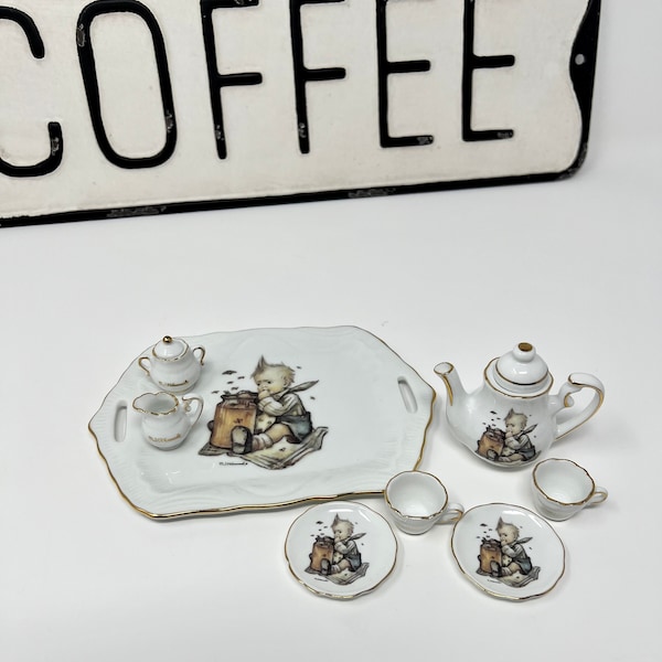 Miniature Coffee / Tea Set MJ Hummel Reutter Porzellan Porcelain 10pc Little Honey Bee Boy