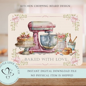 Op de afbeelding: Een roze en zilveren keukenmixer met een taart op een standaard, een pot met sprankels en een kom met blauwe bessen. De afbeelding heeft een roze bloemrand en de tekst "Baked with Love".