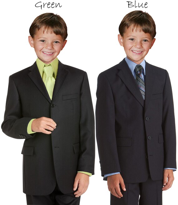 Traje negro con camisa verde new arrivals