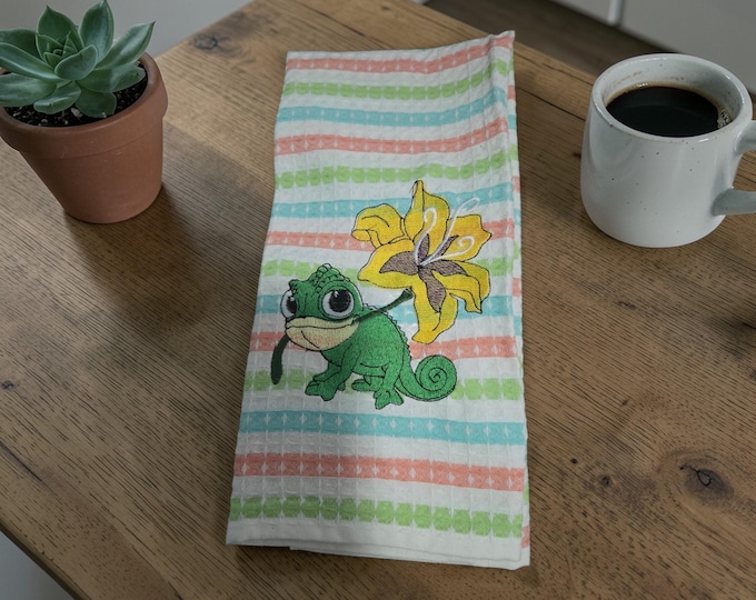 Embroidered Pascal hand towel