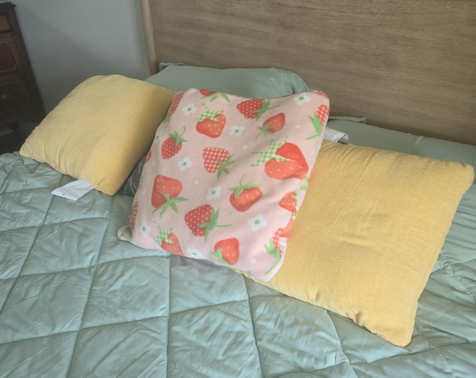 strawberry fleece quillow