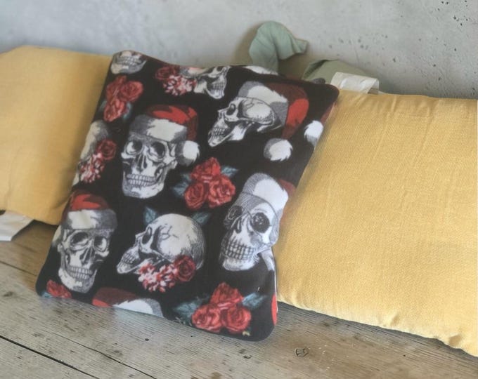 Christmas skulls fleece quillow