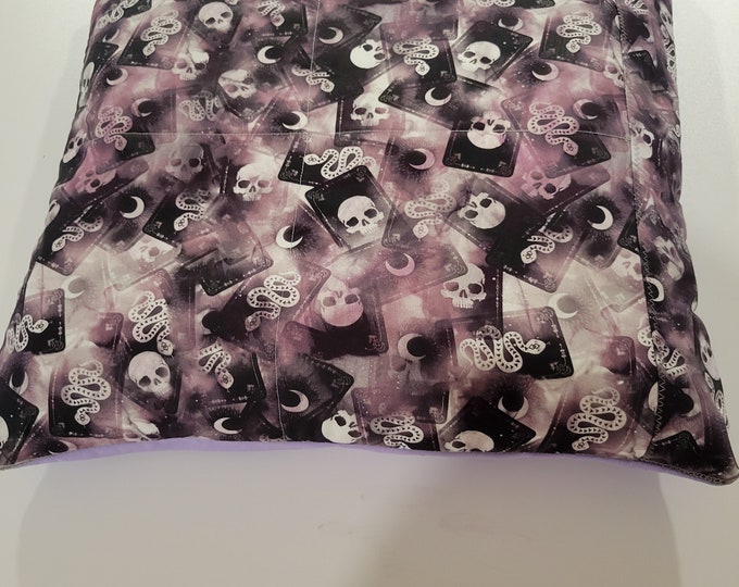 Skull quillow