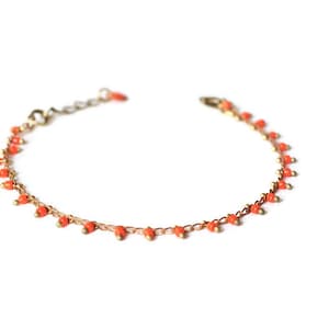 Minimalist, delicate bracelet / glass beads mounted on a fine chain / enamelled sequin / handmade