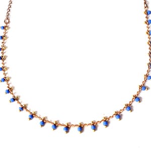 Gargantilla fina minimalista con cuentas de vidrio azul cobalto, joyería para mujer, regalo hecho a mano para mujer, regalo para ella