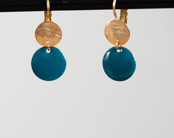 Earrings in golden brass with fine gold and enamelled sequins Handmade, original creation