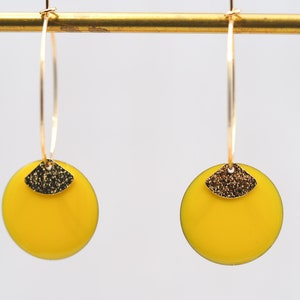 Bright yellow hoop earrings, gilded with fine gold / designer jewelry / enamelled sequin / textured golden fans / French craftsmanship