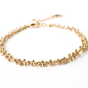 Bracelet délicat, minimaliste doré à l'or fin , très élégant / fait main / bijou de créateur / idée cadeau pour femme / création artisanale image 4