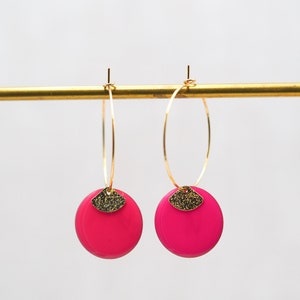 Raspberry-colored hoop earrings, gilded with fine gold / designer jewelry / enameled sequin / textured gold fans / French artisanal jewelry