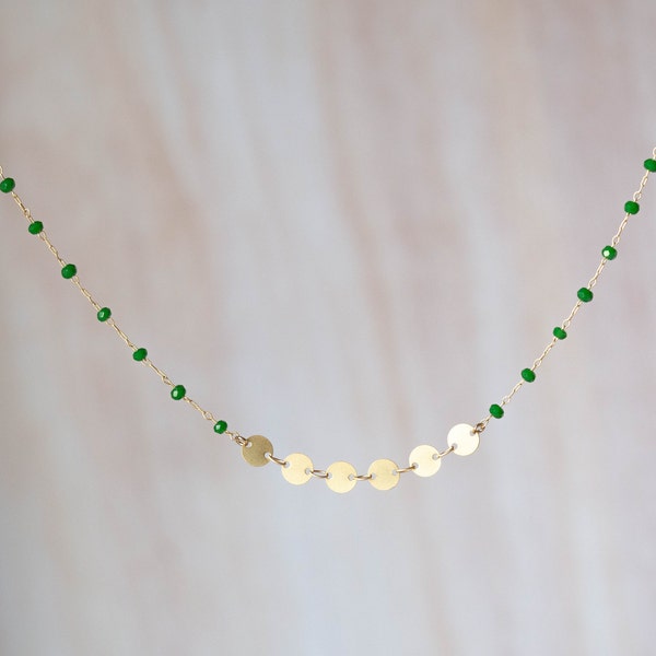 Collier court délicat, minimaliste / perles de verre facettées, chaîne rosaire dorée, chaîne chapelet / bijou de créateur /