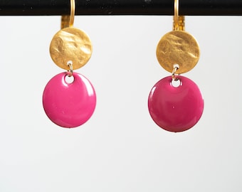 Boucles d'oreilles délicates, élégantes, rose fuchsia, dorées à l'or fin mat / fabrication artisanale française/ fait main