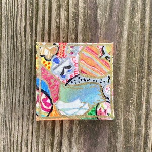 Mini Bird Painting on Canvas: Whimsical Acrylic Art (2x2 inches)