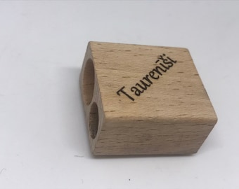 Aiguiseur en bois de crayons de double trou, retour à l’école, aiguiseur en bois fait sur commande, fournitures d’art, aiguiseur gravé, double aiguiseur en bois, art visuel