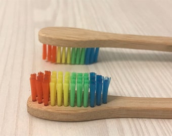 Ensemble de 2, brosses de dent, brosse de dent, brosse à dents personnalisée, cadeau de mariage, cadeau personnalisé, cadeau en bois, cadeau personnalisé, brosses à dents en bois, M.