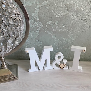 Letras de madera blanca, decoración de la boda, signos de la fiesta de madera, inicial personalizado, decoración de cumpleaños, carta personalizada, decoración de la mesa superior, signos