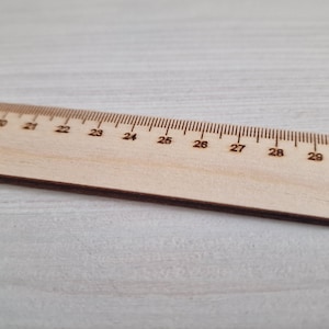 Righello finto grande al 50%, righello di dimensioni finte da 30 cm, righello speciale, righello divertente, righello personalizzato, righello inciso, righello in legno personalizzato, righello personalizzato