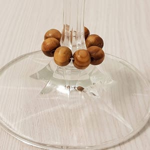 ワイングラスチャーム、ワインチャーム、ワイングラスチャーム、ウェディンググラスチャーム、ウェディングチャーム、カスタムワインチャーム、木製ワインチャーム、パーソナライズされたチャーム