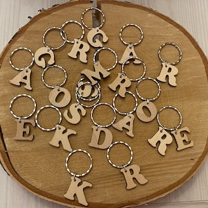 Llavero de nombre,Llavero inicial de la A a la Z,Carta de madera,Regalo personalizado,Llavero personalizado,Llavero inicial,Regalo BFF,Accesorios para coche,Regalo para él/ ella
