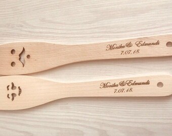 Spatule pour les mariés, cadeau d'anniversaire, spatule en bois, cadeau M. et Mme, décoration de cuisine, personnalisation de la spatule, spatule de mariage, jeu de 2 spatules, réservez la date