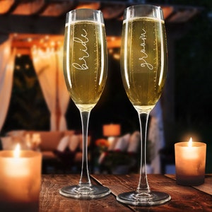 Set of 2 - Bride & Groom Toasting Flutes - Wedding Toasting Flutes - Wedding Champagne Glasses