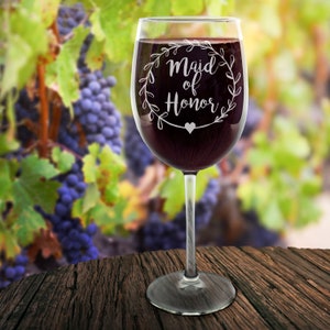 Maid of Honor Wine Glass - Maid of Honor Gifts - Maid of Honor Gift - Bridal Party Gifts - Wedding Party Gifts