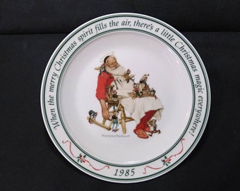 HALLMARK TIRED SANTA Christmas 1985 Plate Norman Rockwell Collectible in Excellent Condition!