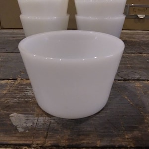MILK GLASS RAMEKIN / Custard Cup Vintage 1950s Excellent Condition!