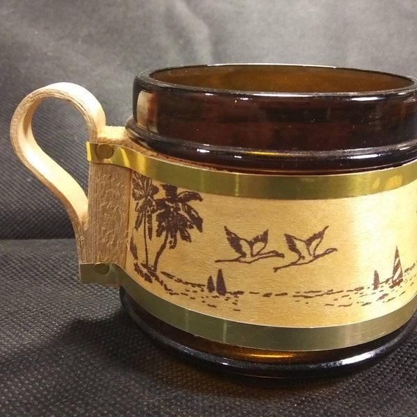 FLORIDA SOUVENIR MUG!!! Vintage 1970s Brown SiestaWare-Like Glass Wrapped in Mahogany Etched Beach Scenes! Wooden Handle Excellent Condition