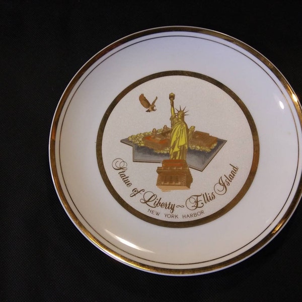 STATUE of LIBERTY SOUVENIR Plate Ellis Island New York Harbor "Limited Collectibles" Manhattan P C Co Japan by "M" in Excellent Condition!