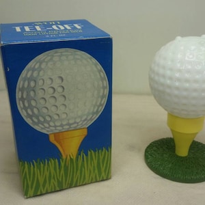 Lotion capillaire protéinée AVON « TEE-OFF » pour homme, 3 oz, flacon carafe, superbe objet de présentation pour le golfeur ! Boîte d&#39;origine, excellent état !