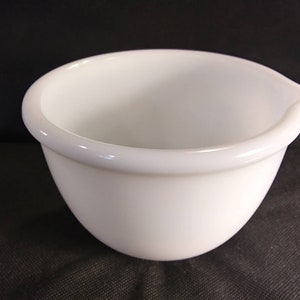SMALLER MIXING BOWL Dormeyer Anchor Hocking Milk Glass Vintage 1950s in Excellent Condition!