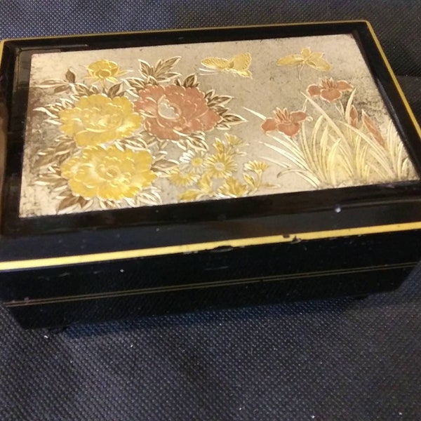 MUSICAL JEWELRY BOX Black Lacquer 1960s Oriental Style Red Velvet Interior Floral Themed