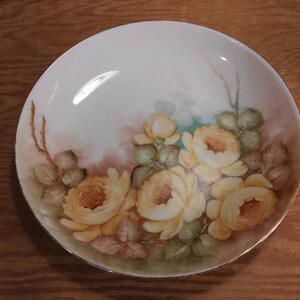 BEAUTIFUL SERVING BOWL Floral Theme Excellent Condition!