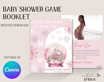 Pode incluir: Caderno de jogos para chá de bebê em rosa e prata com tema de floco de neve. A capa apresenta um globo de neve com uma casa dentro. O texto diz "A Little Snowflake is on her way".