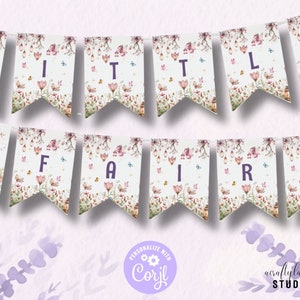 Könnte beinhalten: Ein druckbares Feen-Geburtstagsbanner mit einem verspielten Blumendesign. Das Banner zeigt die Worte "Little Fairy" in lila Buchstaben auf weißem Hintergrund mit rosa Blumen und Schmetterlingen.