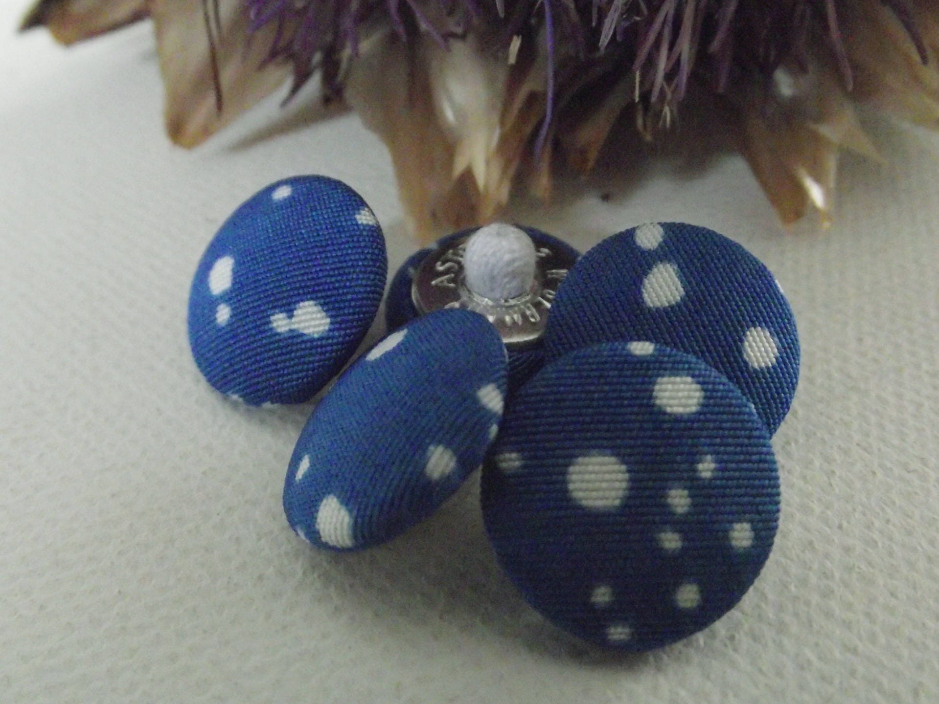 Bouton Vintage Ancien Mercerie - Bleu Avec Points Blancs - Réf. 1364 - Occasion