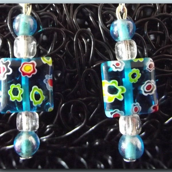 Boucles d'oreilles fantaisie carré millefiori bleu vert pendant dormeuse