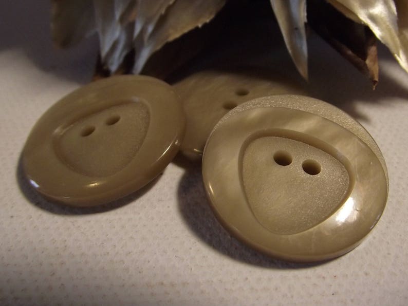 3 BUTTONS Beige matt and shiny 23 mm 2 holes brown button 2.3 cm triangle decoration image 2