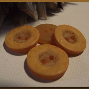 6 BOUTONS Orange Rouille ou Beige Texture rugueuse 18 mm 2 trous 1,8 cm image 3