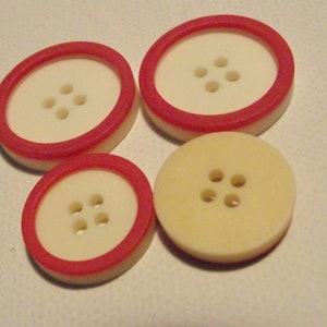 3 BUTTONS White rimmed with red 2 sizes 18 or 23 mm * 4 holes button haberdashery