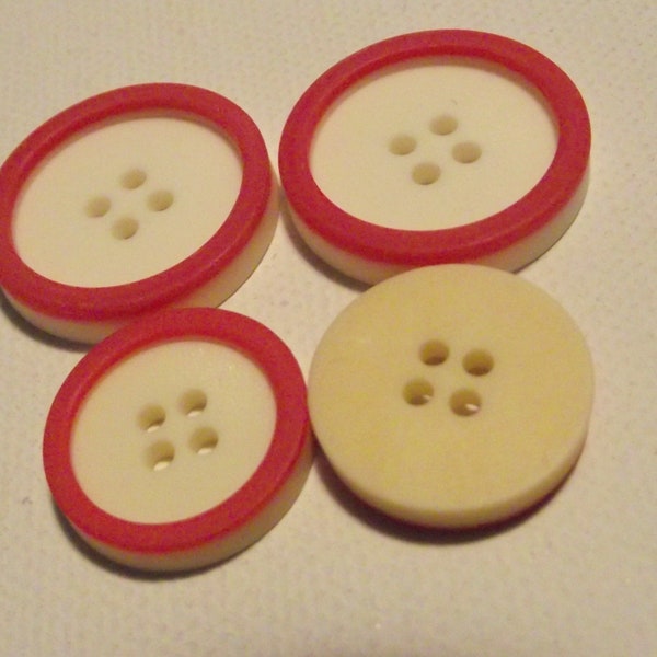 3 BOUTONS Blanc cerclés de rouge 2 tailles  18 ou 23 mm * 4 trous  button mercerie