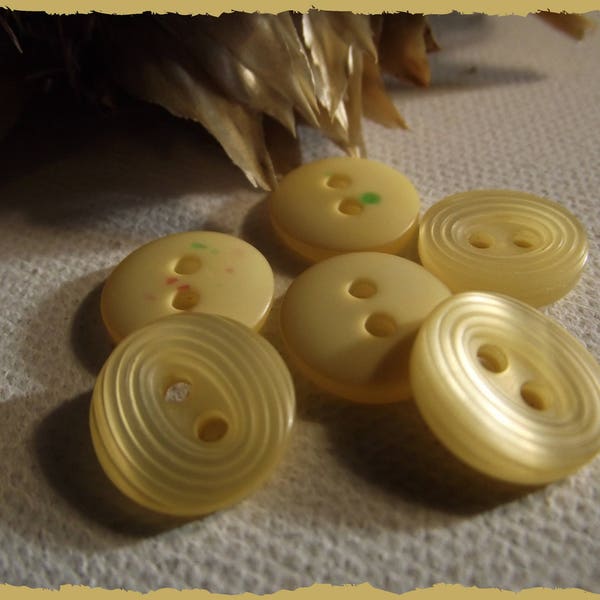 6 BOUTONS  Jaune tendre 12 mm * 1,2 cm 2 trous aspect nacré 0,47 in