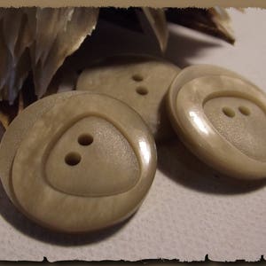 3 BUTTONS Beige matt and shiny 23 mm 2 holes brown button 2.3 cm triangle decoration image 1