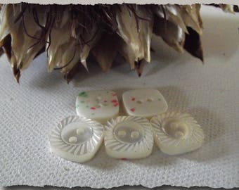 6 BOUTONS lingerie Carré blanc ciselé aspect nacre * 12 mm de côté * 2 trous button 0,47